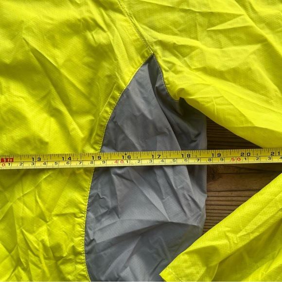 Ultimate Direction Marathon Shell - Picture 3 of 7